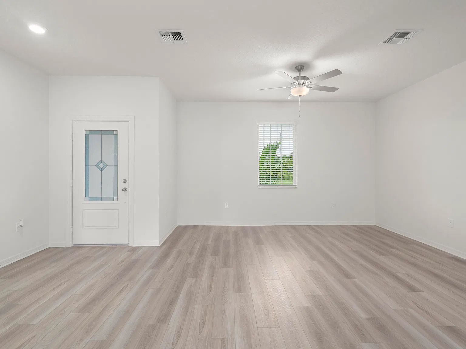 3 bed, 2.0 bath, 1463 sqft, $2,831 — Photo 4