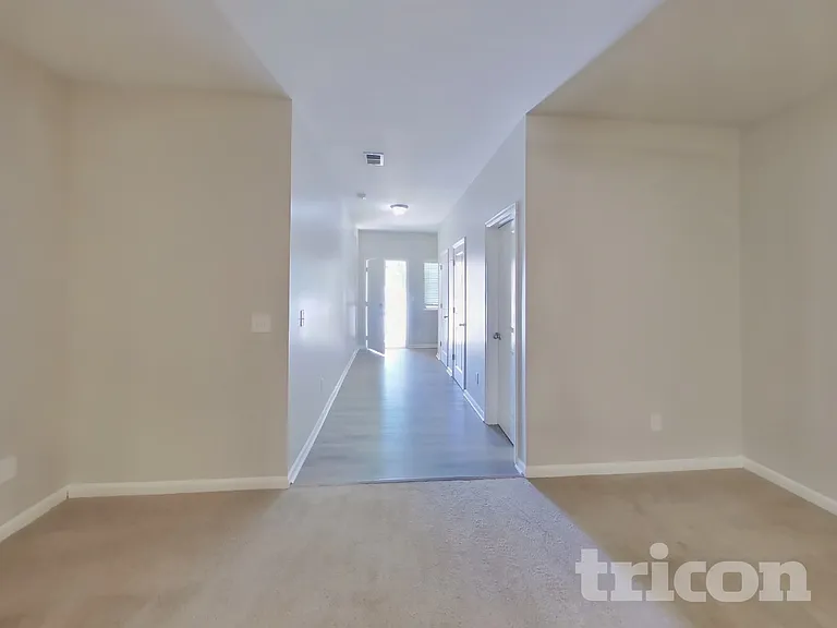 121 Southwind Cir — Photo 2