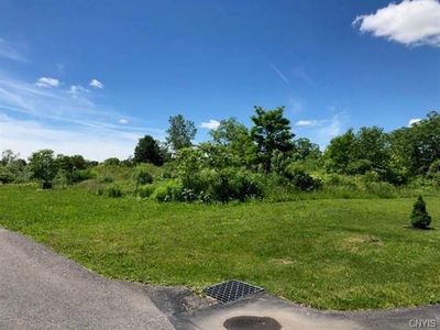 33 Country Club Dr, New York Mills, NY, 13417