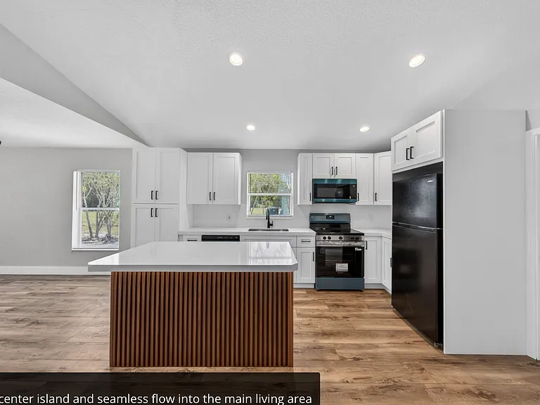 351 NW 8th Ave — Photo 2