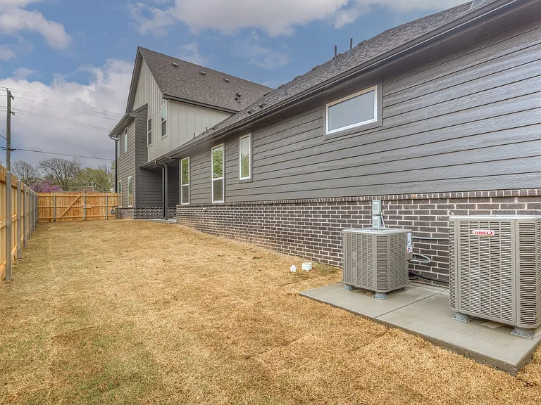 624 N Cedar Ave — Photo 41