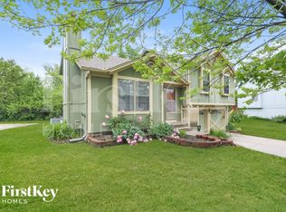 517 SE Onyx Dr, Lees Summit, MO 64063
