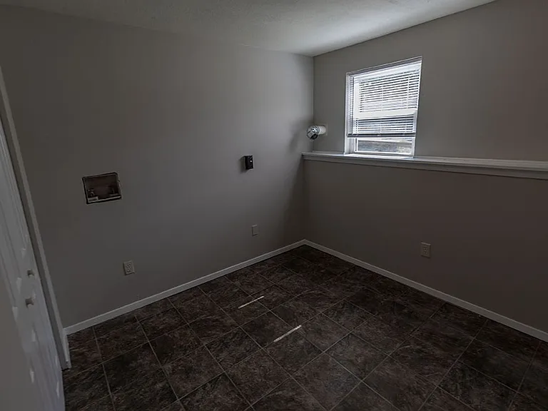 1011 W Ash St — Photo 30