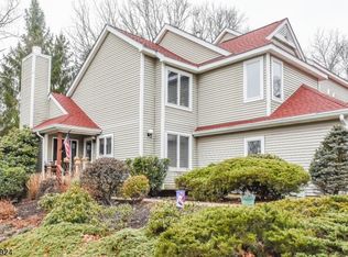 1 Stone House Ct, Oak Ridge, NJ 07438