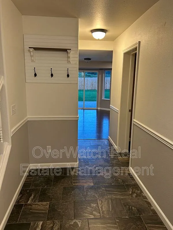 4 bed, 2.5 bath, 2073 sqft, $3,900 — Photo 2