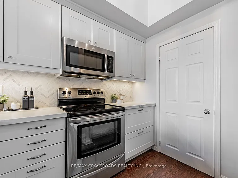 550 Front St W #614 — Photo 13