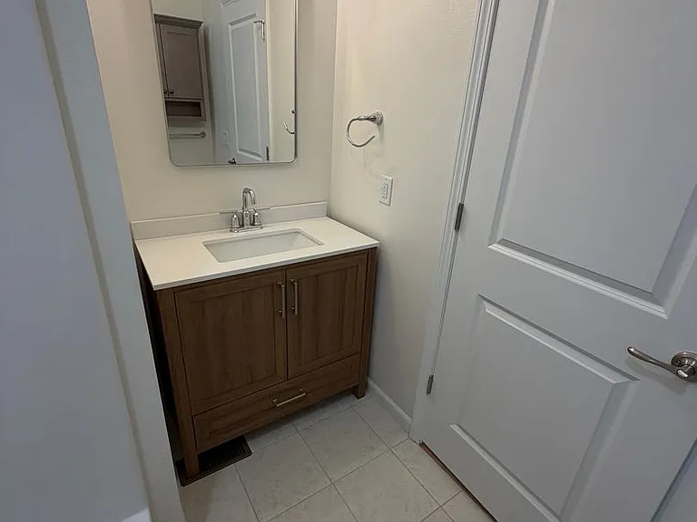 716 W Division St — Photo 18
