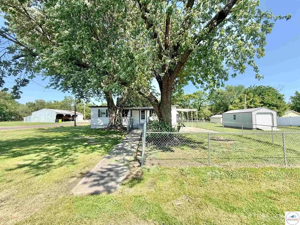 101 Chestnut St, La Monte, MO 65337