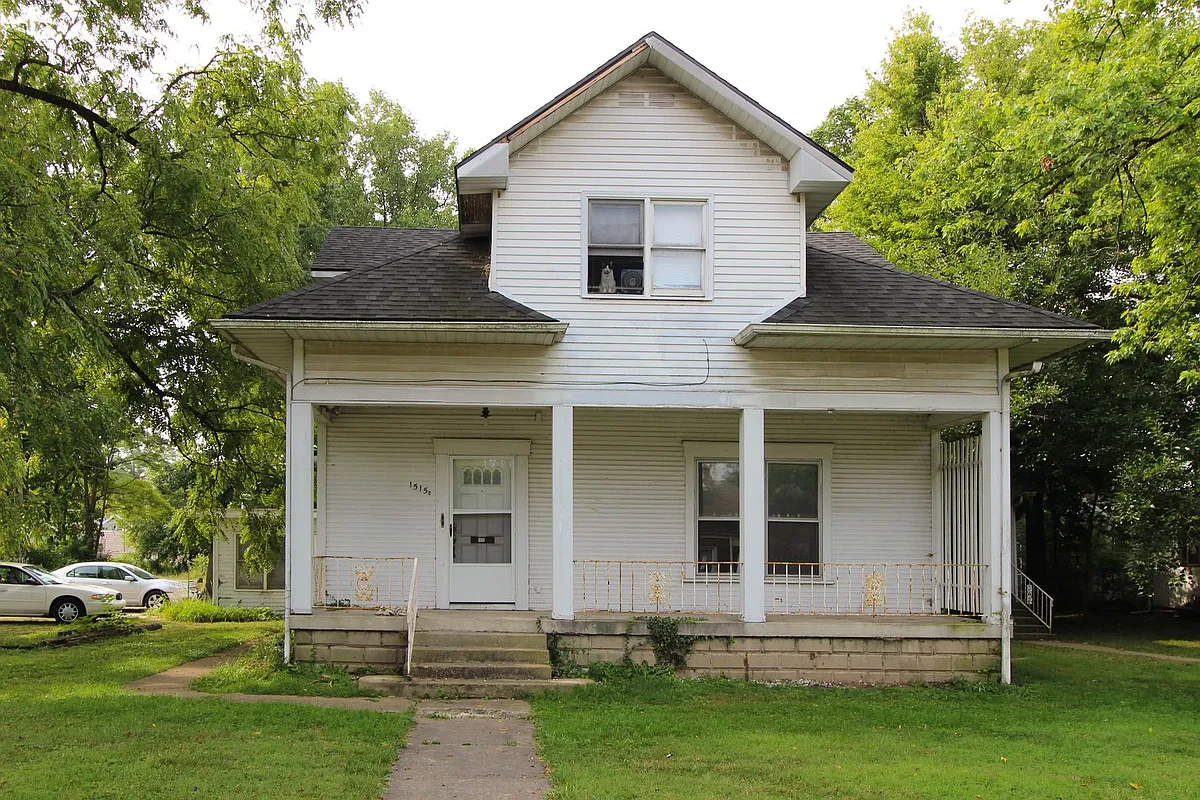Building Photo - Preleasing For August! Close To Campus