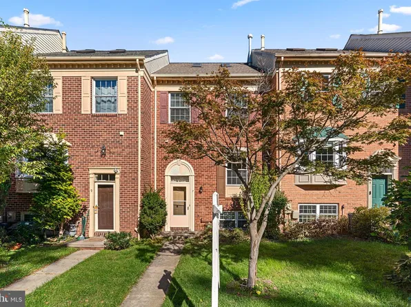7 Valley Crossing Cir, Cockeysville, MD 21030