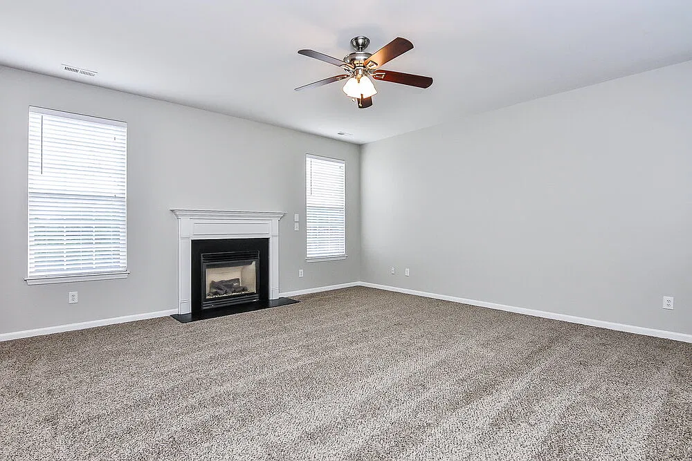 4 bed, 2.5 bath, 2656 sqft, $2,345 — Photo 3