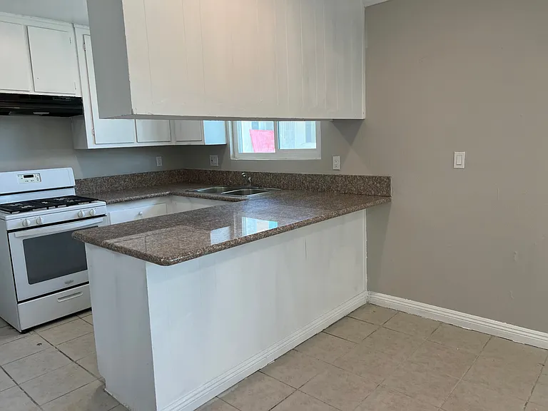 407 Devener St — Photo 4