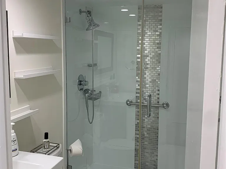 1000 Parkview Dr #319 — Photo 8