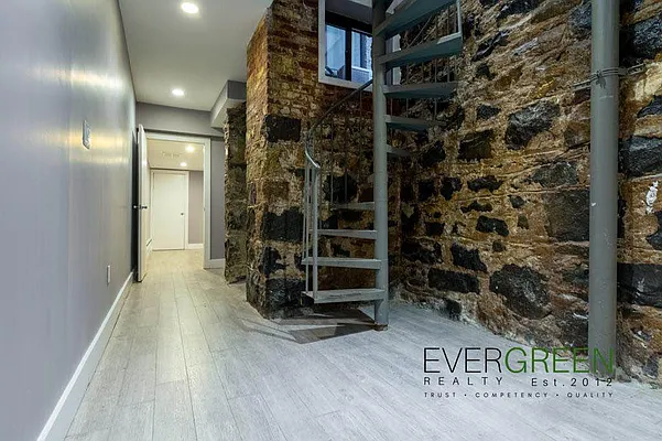 Rented by ERNY LLC | media 47