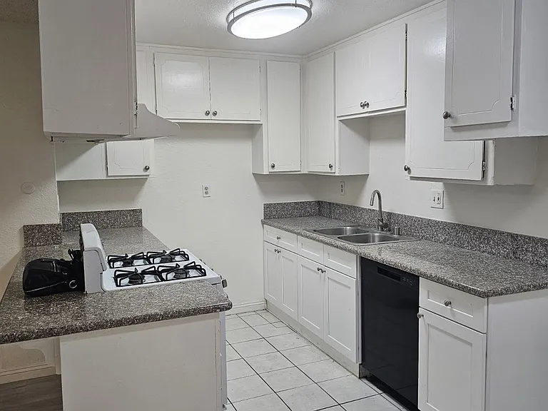 319 N Alhambra Ave — Photo 2