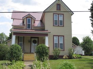 9 N 1st St, Reynoldsville, PA 15851