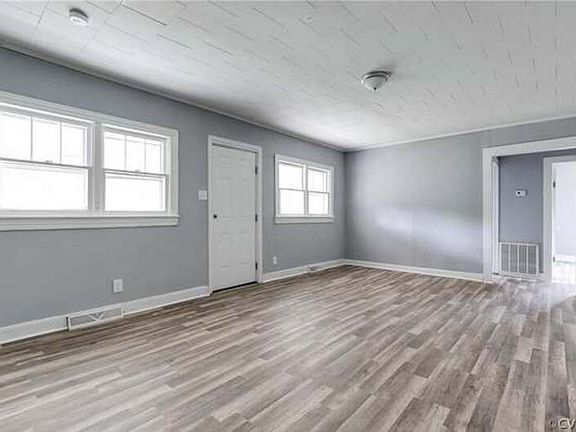 2nd image of 1107 Roanoke Ave