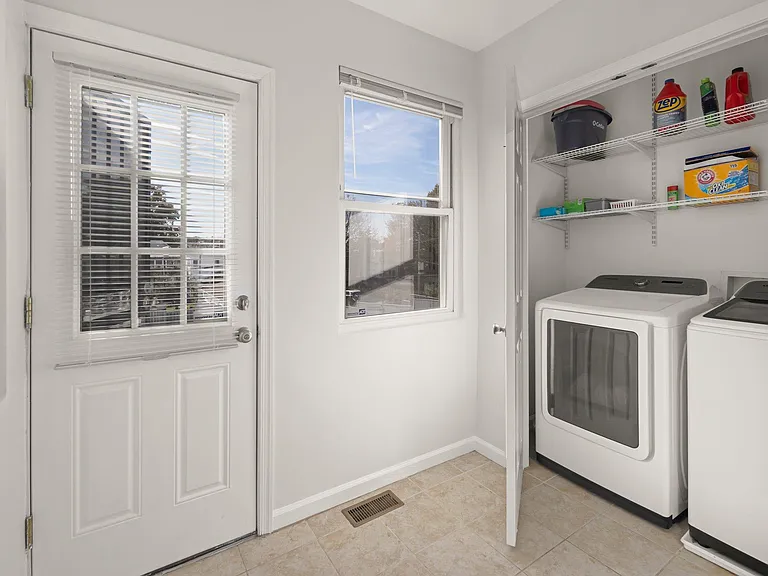 520 Jefferson St NW — Photo 15
