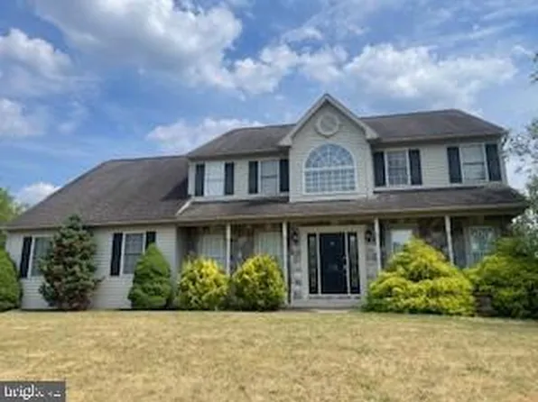 106 Highland Ct, Douglassville, PA 19518