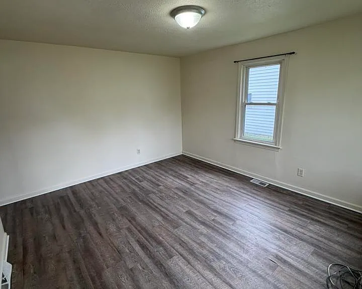407 Winton Ave — Photo 3