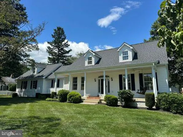 22 E Loudoun St, Round Hill, VA 20141