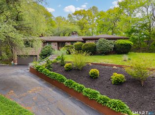 975 Main St, Hamden, CT 06514