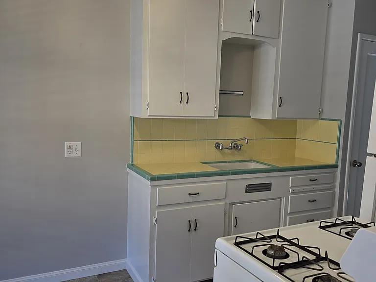 1520 25th St #10 — Photo 7