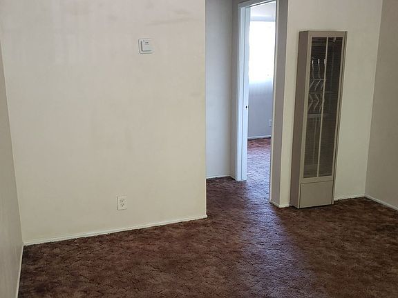 3rd image of 1100 Weber Way APT 6