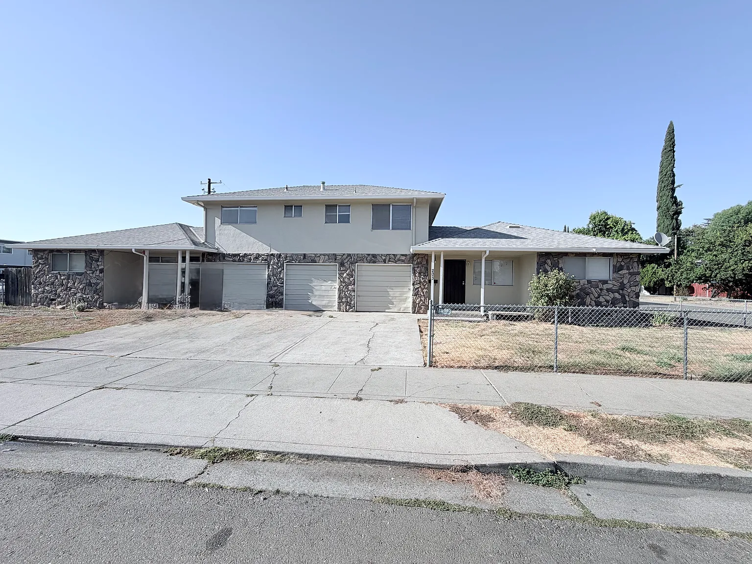 2 bed, 1100 sqft, $1,600 — Photo 1