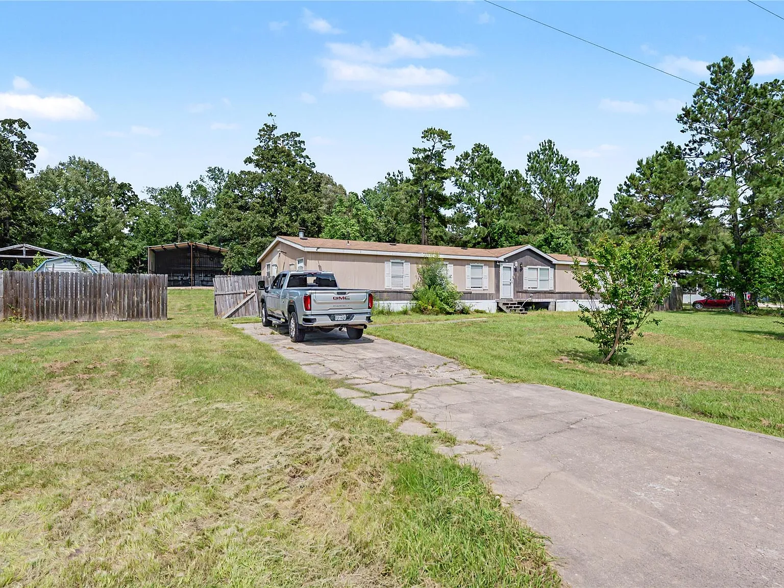 4 bed, 2.0 bath, 1960 sqft, $1,950 — Photo 3
