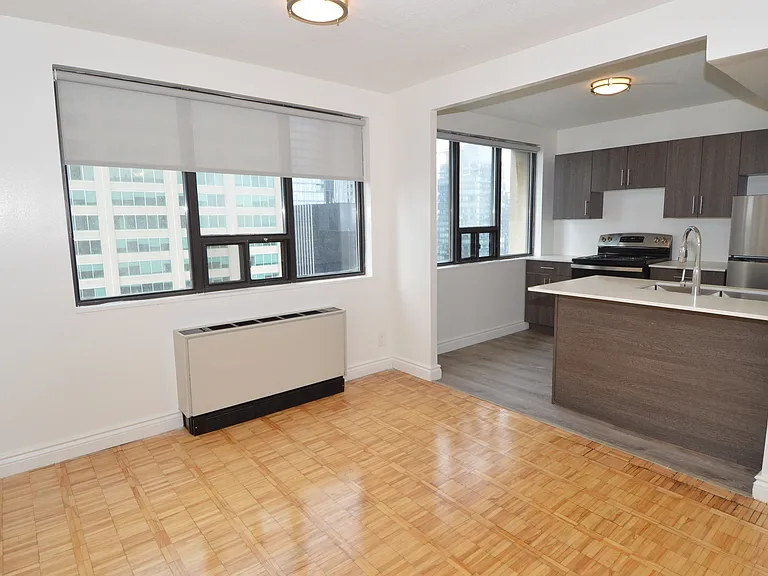 88 Bloor St E — Photo 26