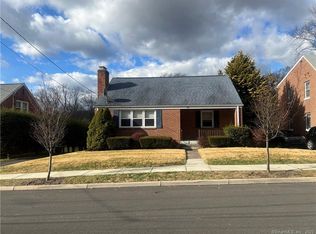 32 Columbus Ave, Middletown, CT 06457