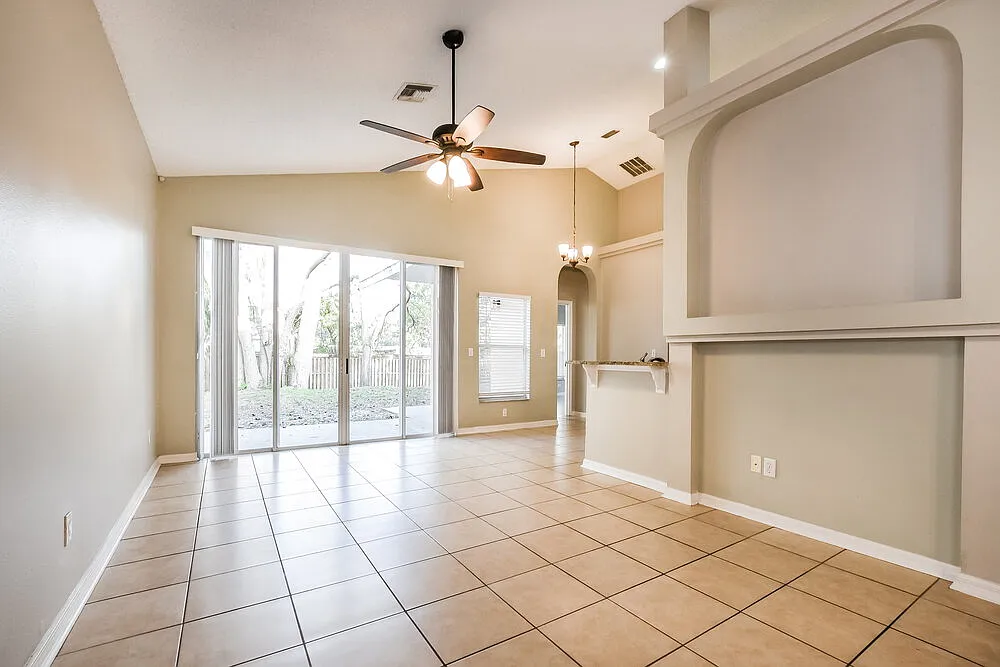 4 bed, 2.0 bath, 1558 sqft, $3,430 — Photo 4