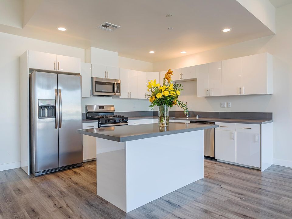 1st image of 625 S Pacific Ave #103