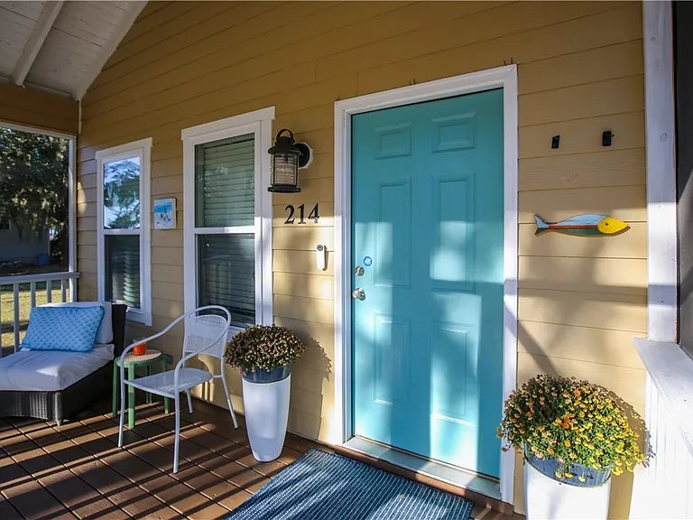 214 Clarke St — Photo 3