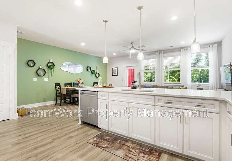 7722 Park Gate Dr — Photo 6