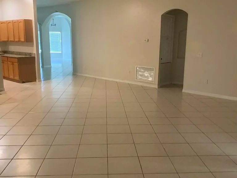 1737 SW Bradway Ln — Photo 6