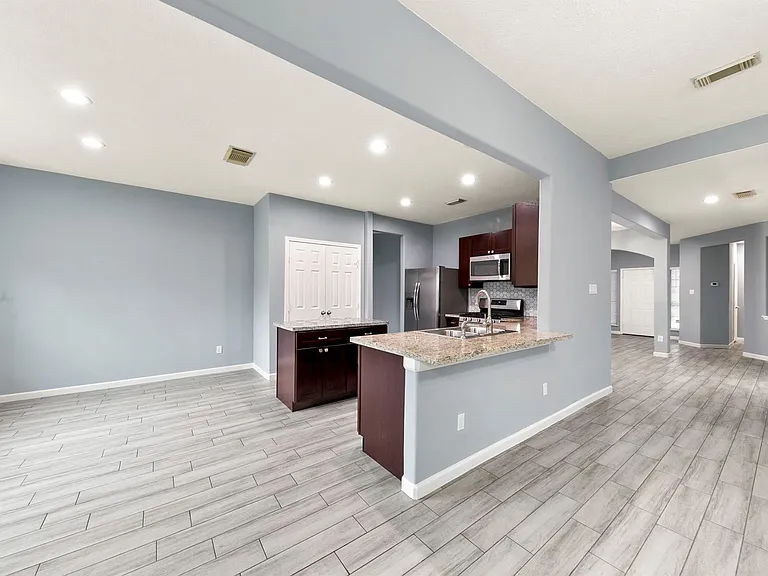 5707 Overton Park Dr — Photo 8