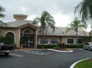 302 Palm Way #302, Pembroke Pines, FL 33025