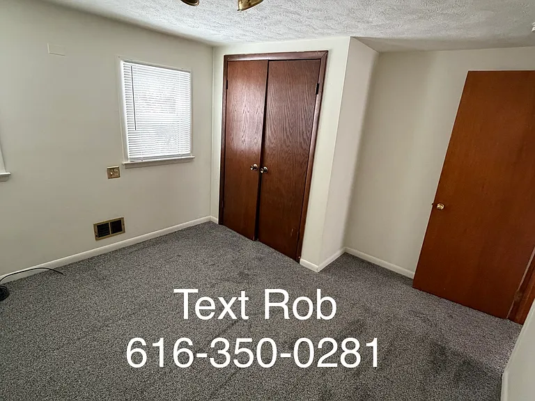 850 Houseman Ave NE #B — Photo 5