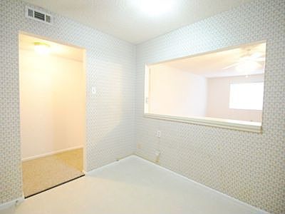 5th image of 4355 Maryland Ave APT 106