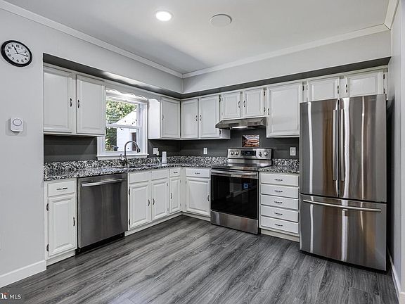 2nd image of 7445 Robin Rd