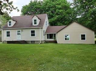 2138 Jones Rd, Waterford, MI 48327