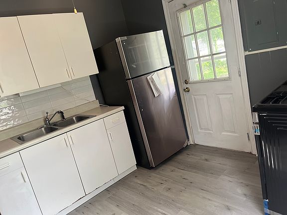 4th image of 2712 Southgate St