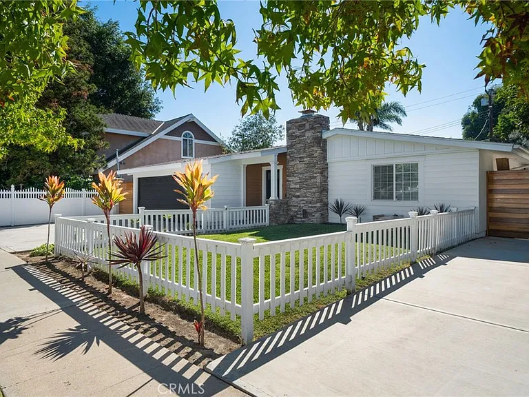 2273 Columbia Dr — Photo 9