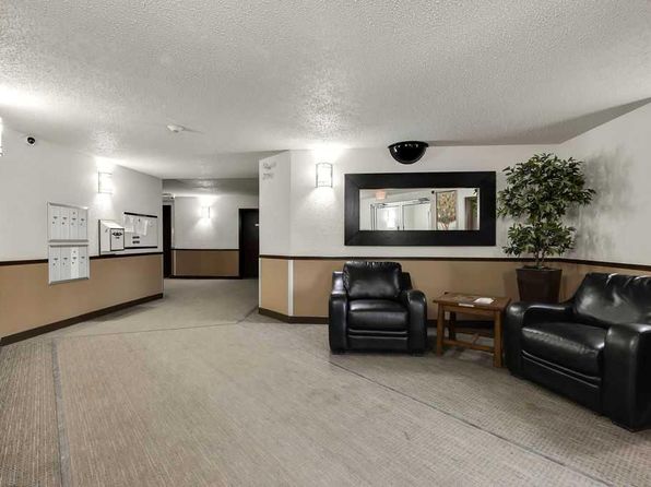 21 W Dover Point SE #117, Calgary, AB T2B 3K4