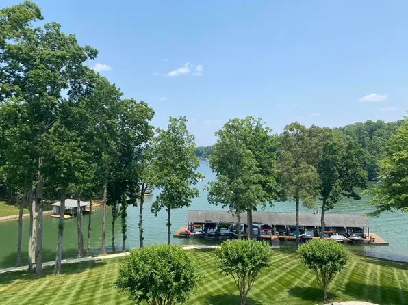 305 S Pointe Shore Dr, Moneta, VA 24121