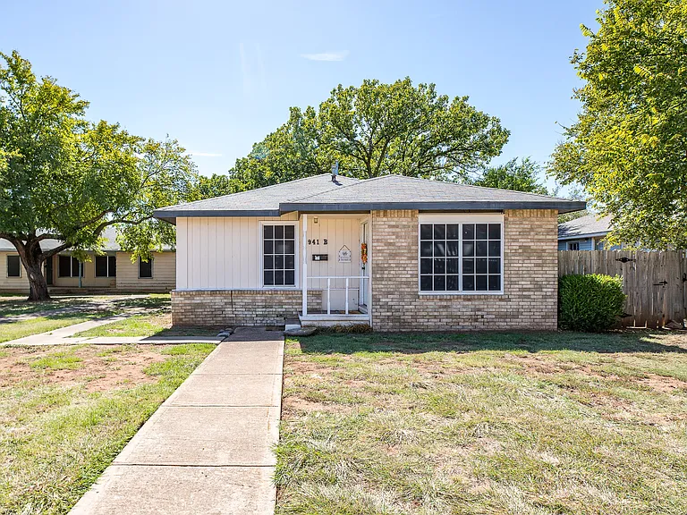2941 Gossett Dr #B — Photo 5