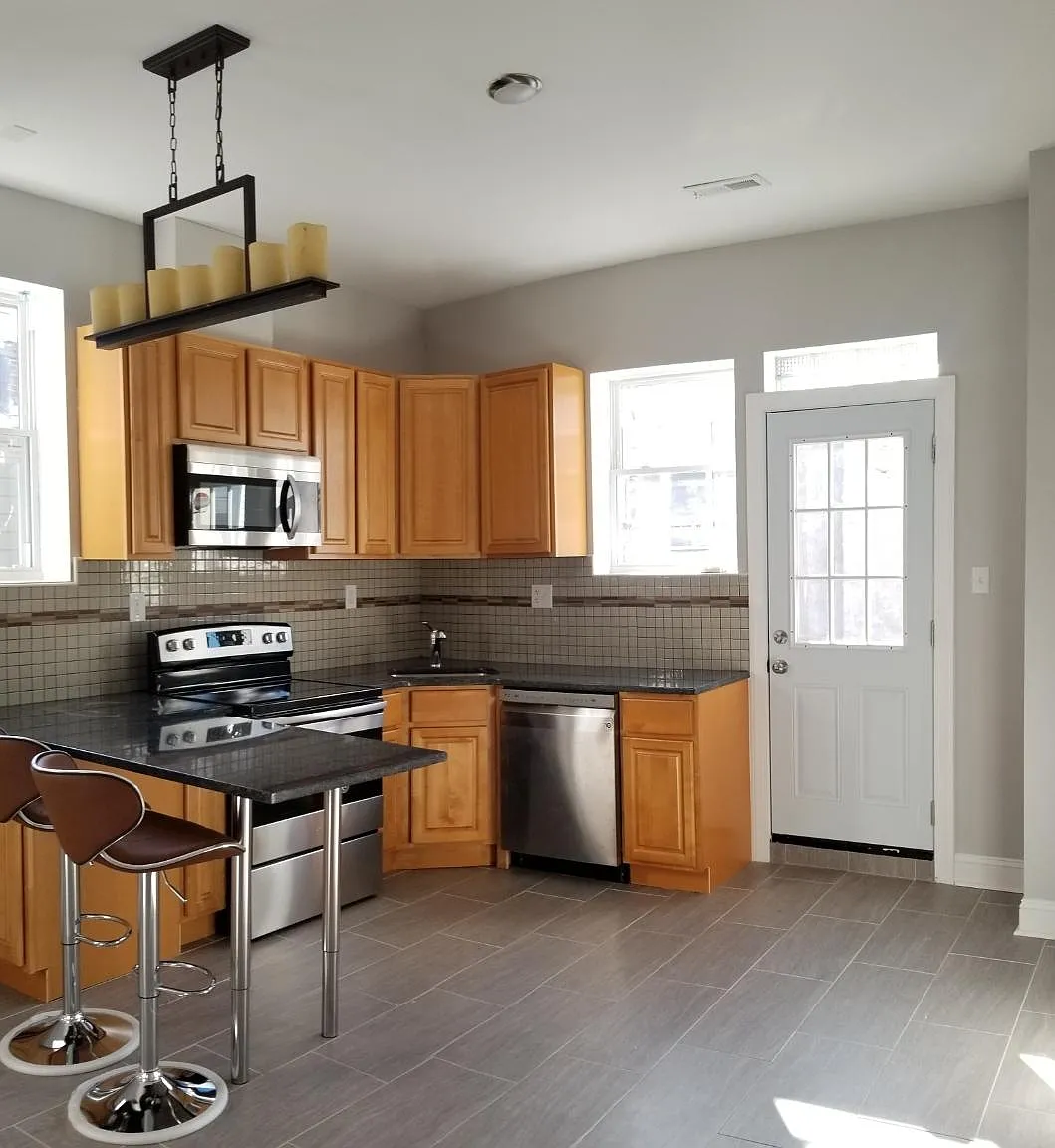 3 bed, 1600 sqft, $1,700 — Photo 1