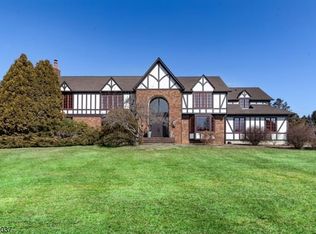 3 Ryan Ct, Chester, NJ 07930